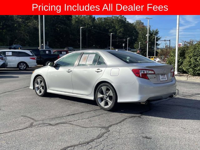 Used 2014 Toyota Camry SE w/ Moonroof Package FWD image 3