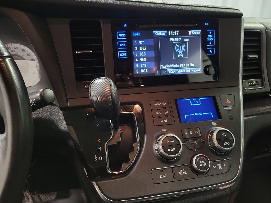 Used 2015 Toyota Sienna SE FWD image 18