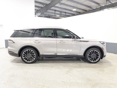 Used 2020 Lincoln Aviator Reserve w/ Equipment Group 202A image 2