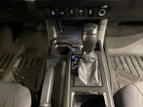 Used 2016 Toyota Tacoma SR image 17