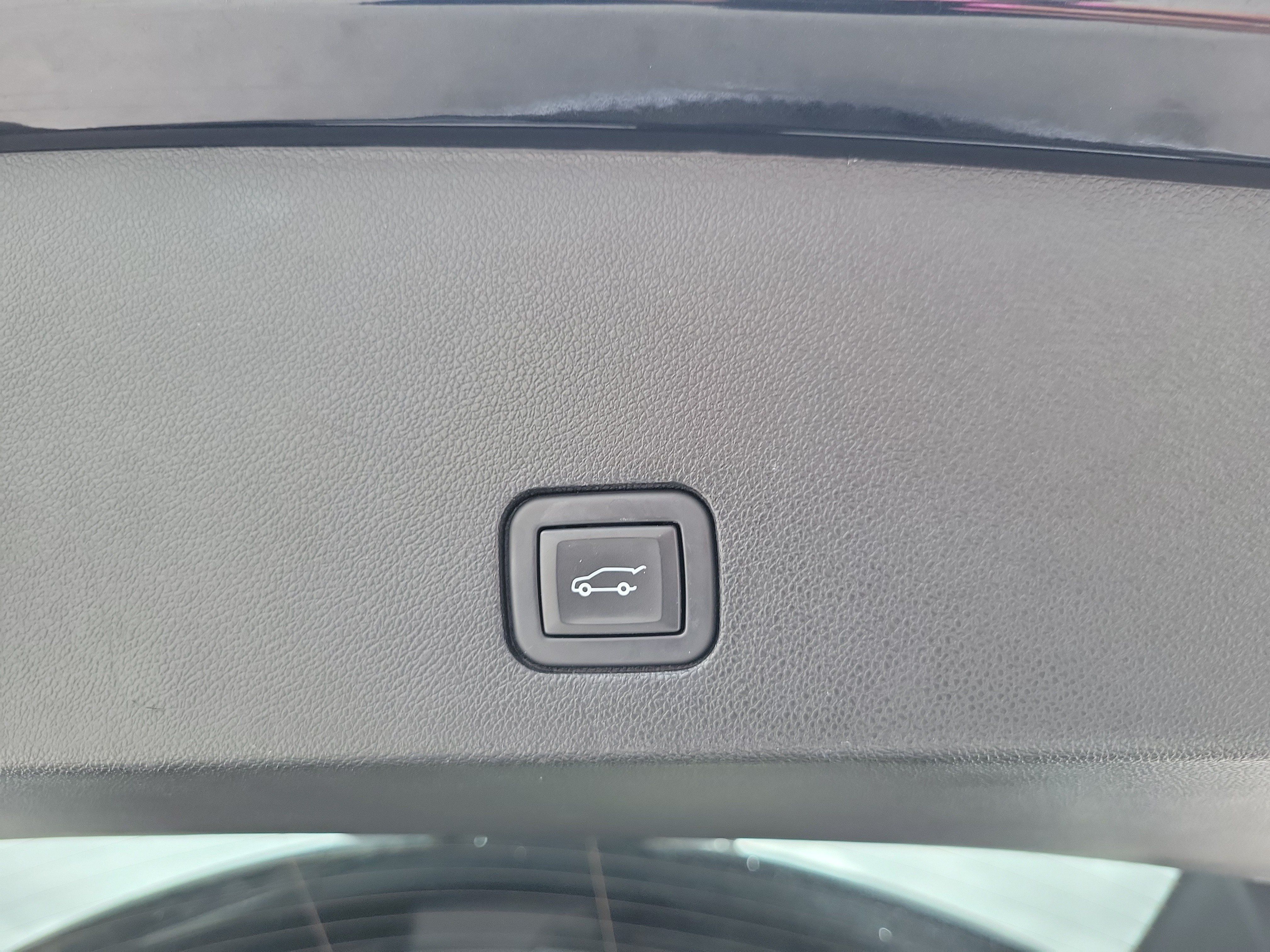 Used 2023 Cadillac XT6 Premium Luxury FWD image 18