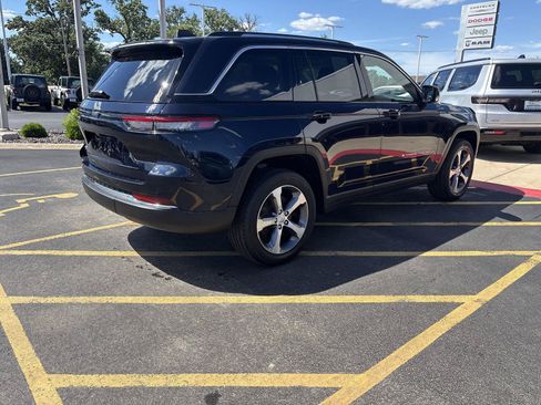 Used 2022 Jeep Grand Cherokee Limited 4xe AWD/4WD image 5