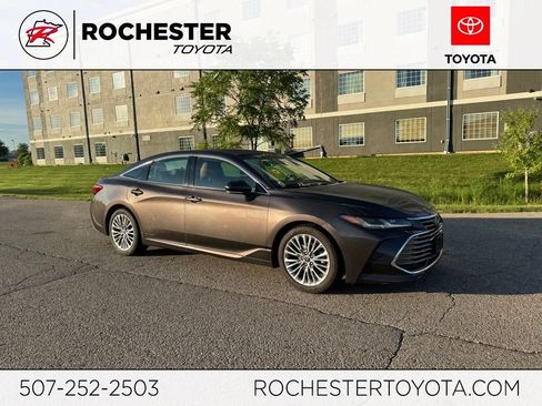 Used 2019 Toyota Avalon Limited w/ All Weather Liner Package FWD image 1