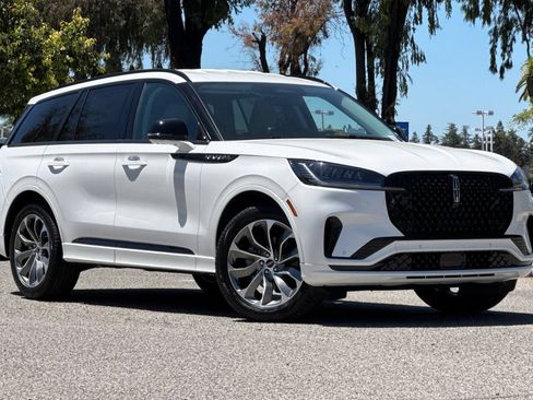 New 2026 Lincoln Aviator AWD w/ Jet Appearance Package image 2