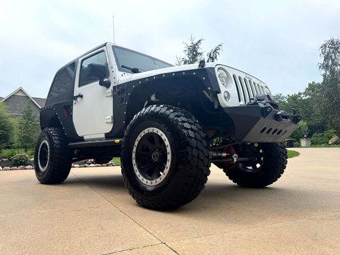 Used 2017 Jeep Wrangler Rubicon w/ Power Convenience Group image 25