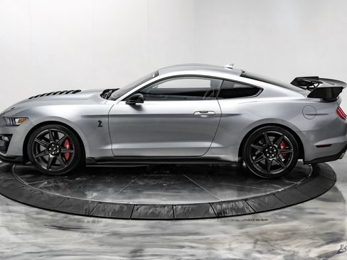 Used 2022 Ford Mustang Shelby GT500 w/ Carbon Fiber Track Pack RWD image 9