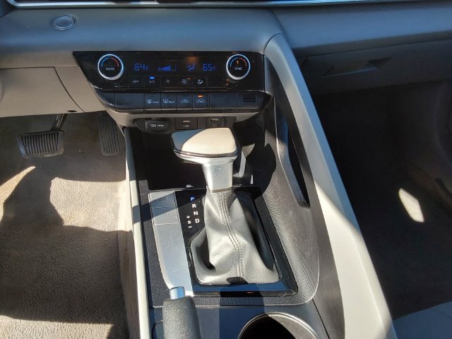 Used 2023 Hyundai Elantra SEL FWD image 31