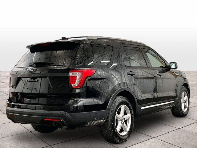 Used 2017 Ford Explorer XLT w/ Equipment Group 202A AWD/4WD image 11