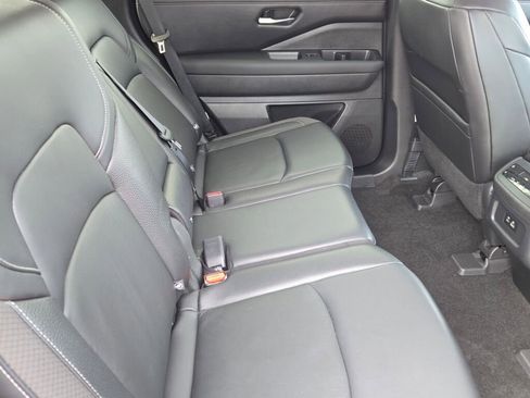 Used 2022 Nissan Pathfinder SL AWD/4WD image 10