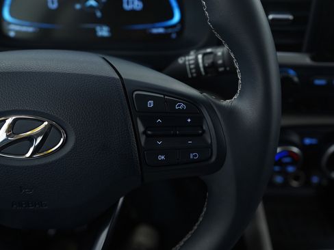 Certified 2025 Hyundai Venue Limited image 23