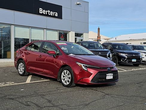 Used 2025 Toyota Corolla LE image 1