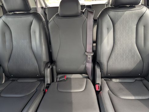 Used 2026 Kia Carnival FWD image 14