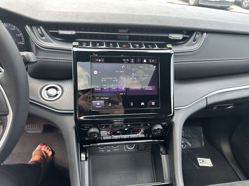 New 2025 Jeep Grand Cherokee L Altitude image 25