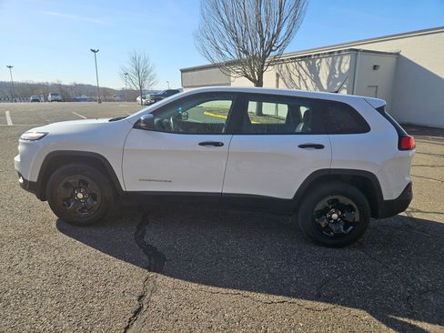 Used 2017 Jeep Cherokee Sport w/ Safety Group image 6