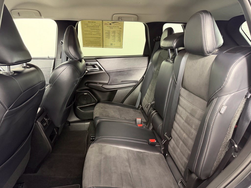 Used 2025 Mitsubishi Outlander SE AWD/4WD image 14