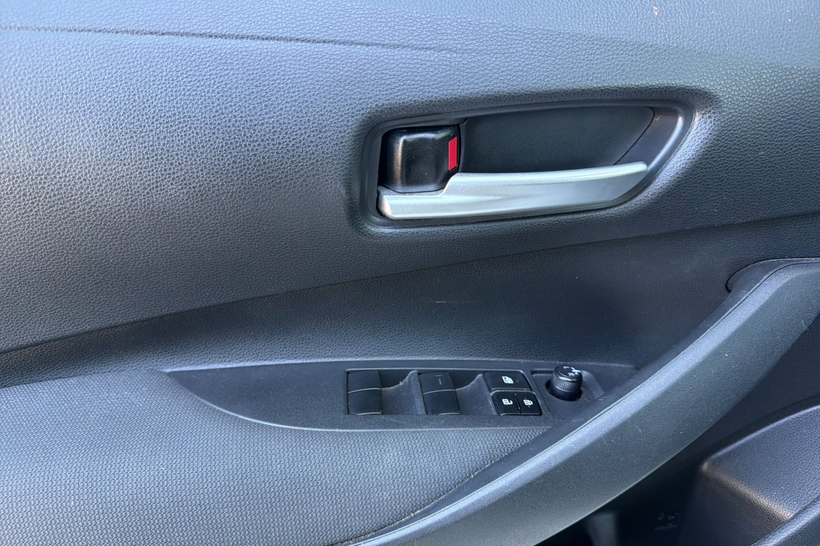 Used 2020 Toyota Corolla LE FWD image 13