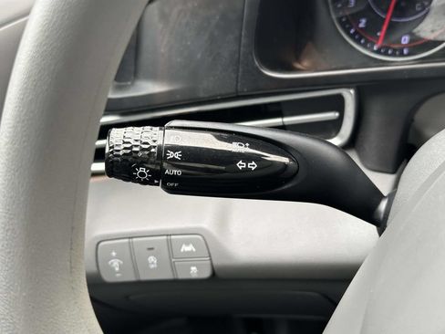 Used 2023 Hyundai Elantra SE FWD image 20