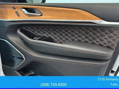 Used 2024 Jeep Grand Cherokee Summit AWD/4WD image 46