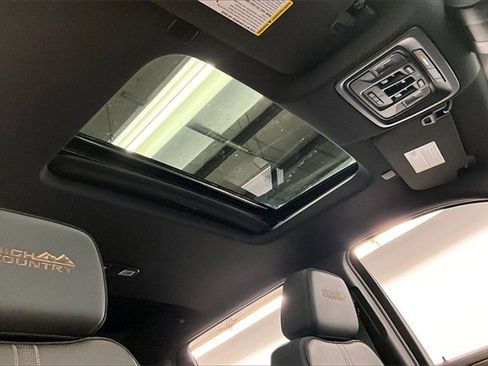 Used 2024 Chevrolet Silverado 1500 High Country w/ High Country Premium Package image 17