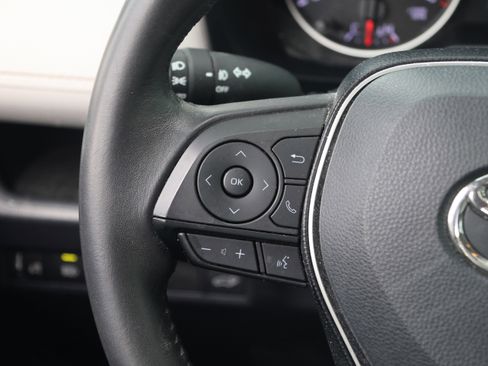 Used 2019 Toyota RAV4 XLE Premium FWD image 17