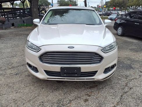 Used 2015 Ford Fusion SE w/ Equipment Group 202A FWD image 2