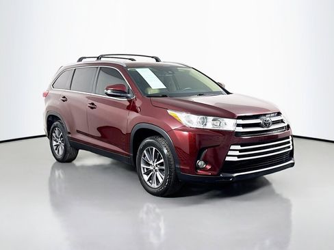 Used 2019 Toyota Highlander XLE FWD image 7