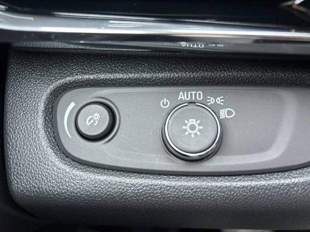 Used 2025 Buick Envista Sport Touring w/ Convenience I Package FWD image 27
