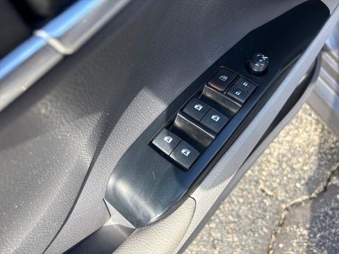 Used 2018 Toyota Camry LE FWD image 11