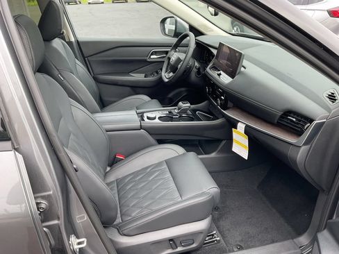 Used 2025 Nissan Rogue Platinum AWD/4WD image 19