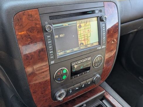 Used 2012 Chevrolet Avalanche LTZ image 22