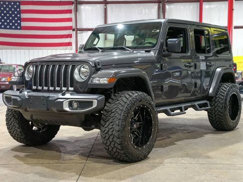 Used 2019 Jeep Wrangler Unlimited Sahara w/ Uconnect 4C Nav & Sound Group AWD/4WD image 24