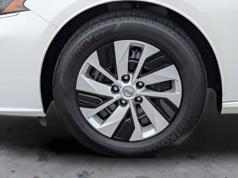Certified 2025 Nissan Altima 2.5 S FWD image 9