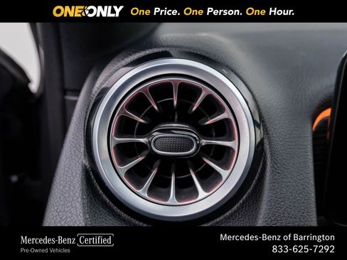 Used 2023 Mercedes-Benz GLB 250 4MATIC w/ Premium Package image 23