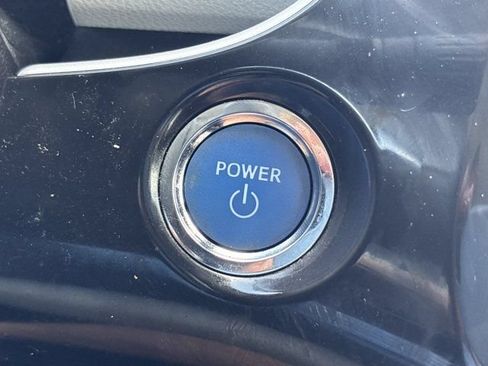 Used 2022 Toyota Prius LE FWD image 28