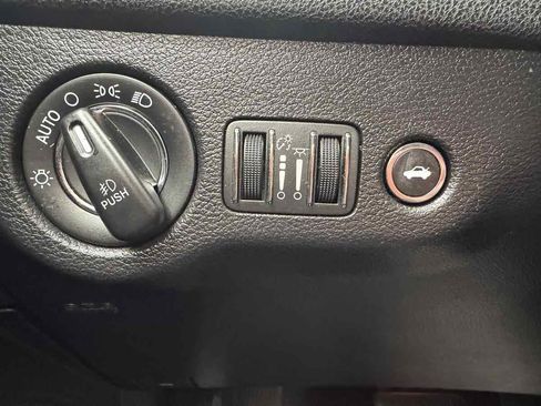 Used 2019 Chrysler 300 S image 26