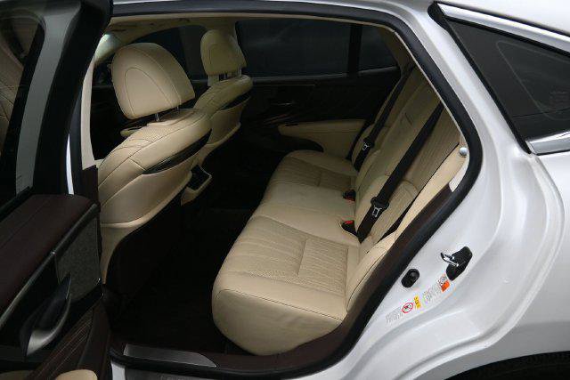 Used 2019 Lexus LS 500 AWD w/ Interior Upgrade Package image 31