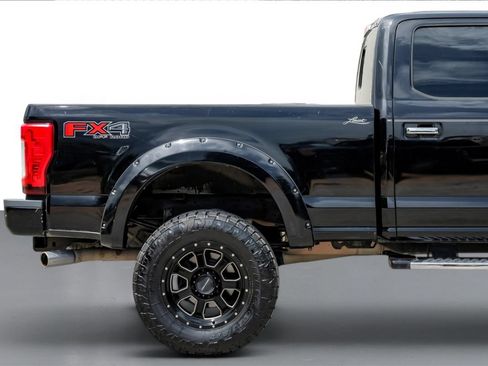 Used 2017 Ford F250 Lariat w/ Lariat Ultimate Package AWD/4WD image 6