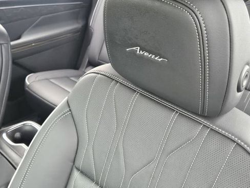 Used 2025 Buick Enclave Avenir AWD/4WD image 24