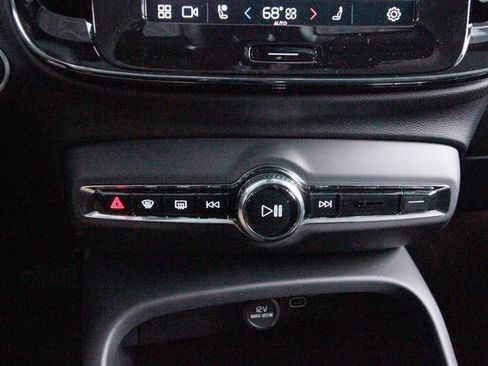 Certified 2025 Volvo XC40 B5 Core w/ Climate Package image 13