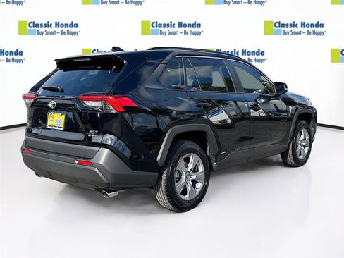 Used 2025 Toyota RAV4 XLE AWD/4WD image 8