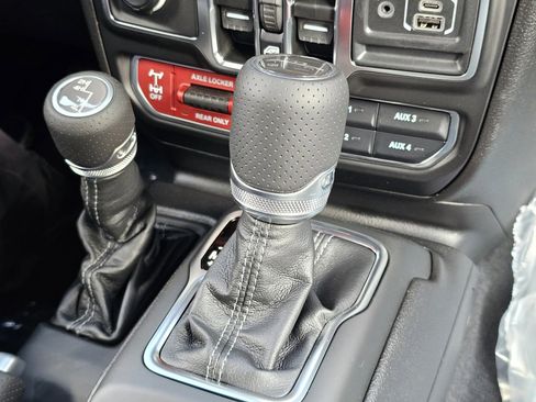 New 2026 Jeep Gladiator Mojave image 16