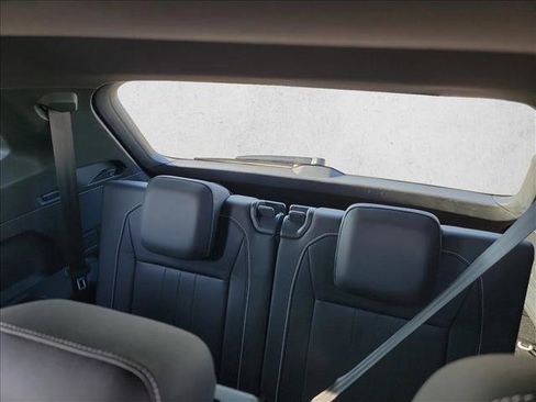 Used 2023 Volkswagen Tiguan SE R-Line image 15