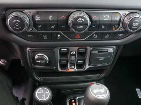 New 2026 Jeep Wrangler Unlimited Sahara AWD/4WD image 22