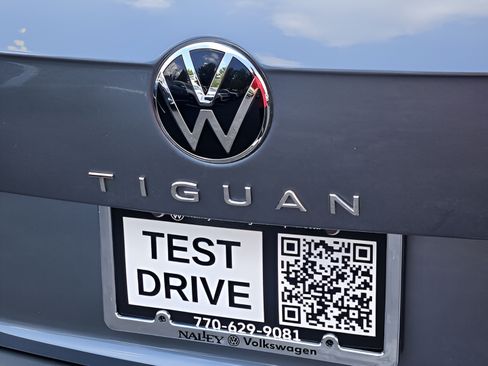 Used 2023 Volkswagen Tiguan SE w/ Panoramic Sunroof Package FWD image 34