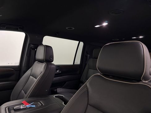 Used 2023 Chevrolet Suburban Premier image 27