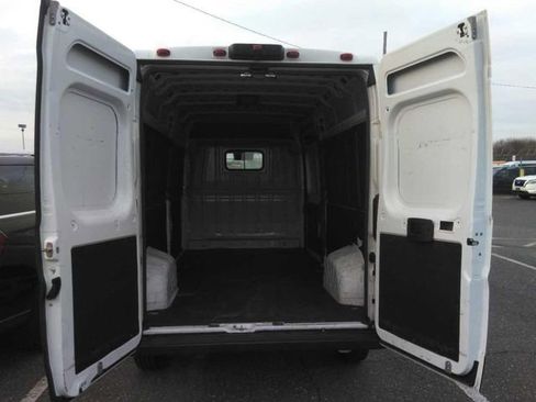 Used 2025 RAM ProMaster 2500 w/ Convenience Group image 8