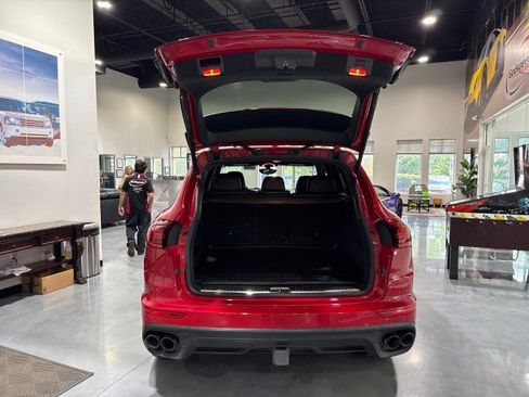 Used 2017 Porsche Cayenne S AWD/4WD image 14
