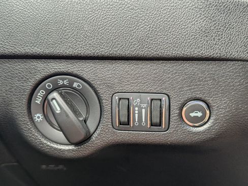 Used 2023 Dodge Charger SXT RWD image 19