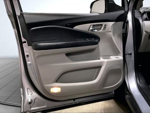 Used 2017 Honda Pilot Elite image 23