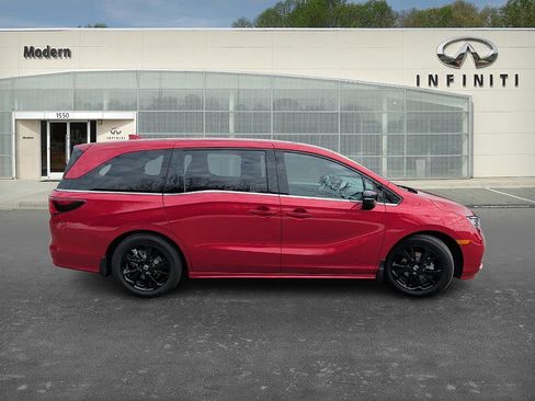 Used 2023 Honda Odyssey Sport image 3